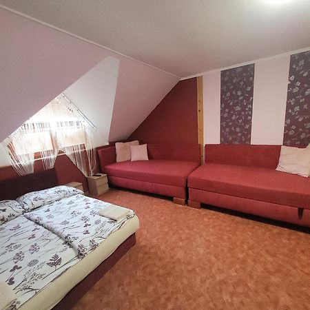 Penzion Korzo Štúrovo エクステリア 写真
